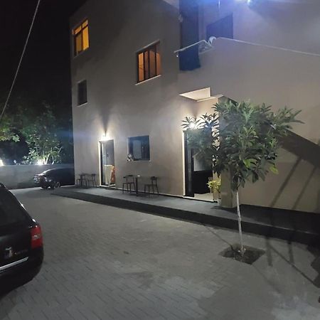 Guest House Tian & Hojz Дуррес Екстер'єр фото