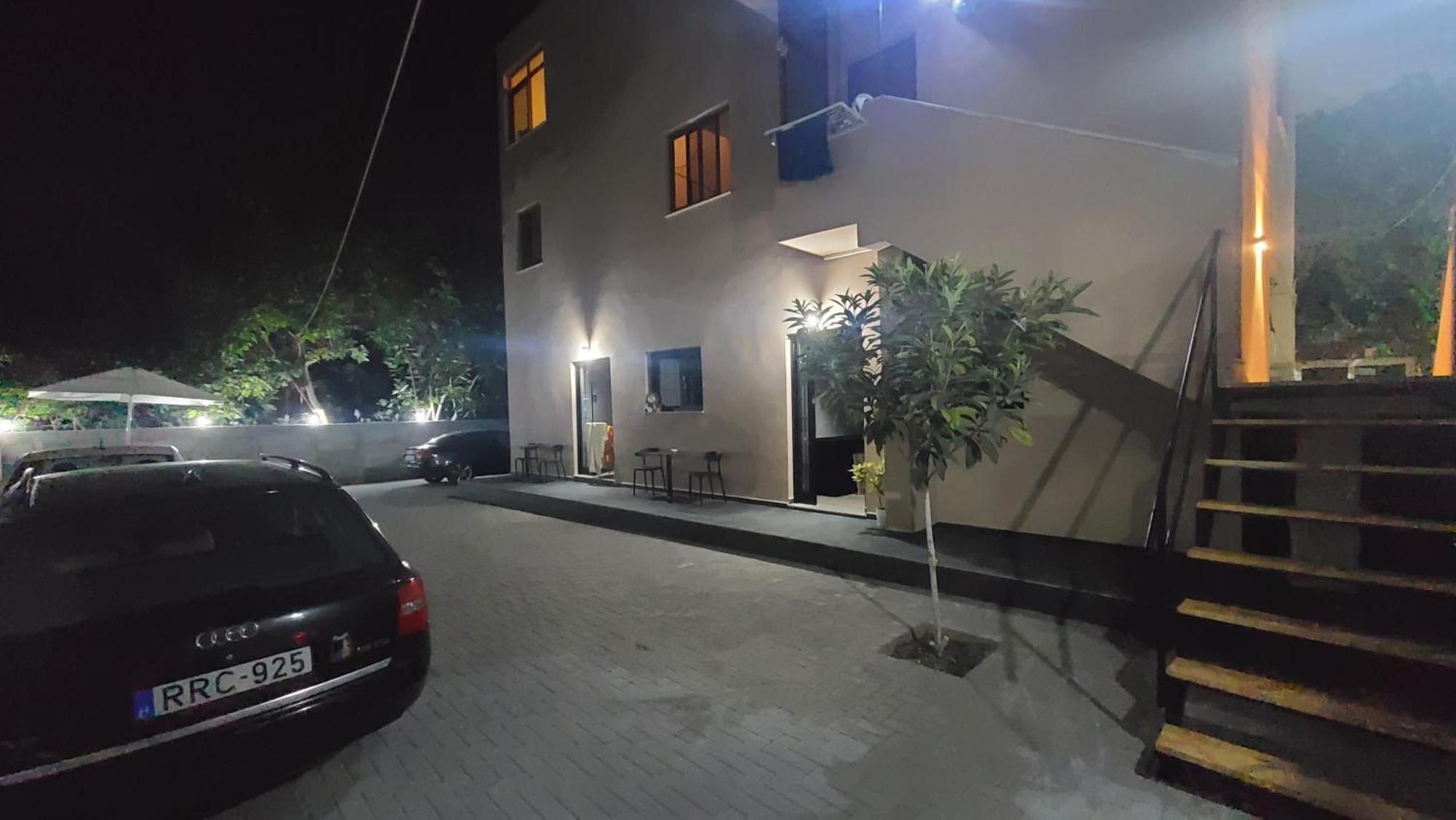 Guest House Tian & Hojz Дуррес Екстер'єр фото